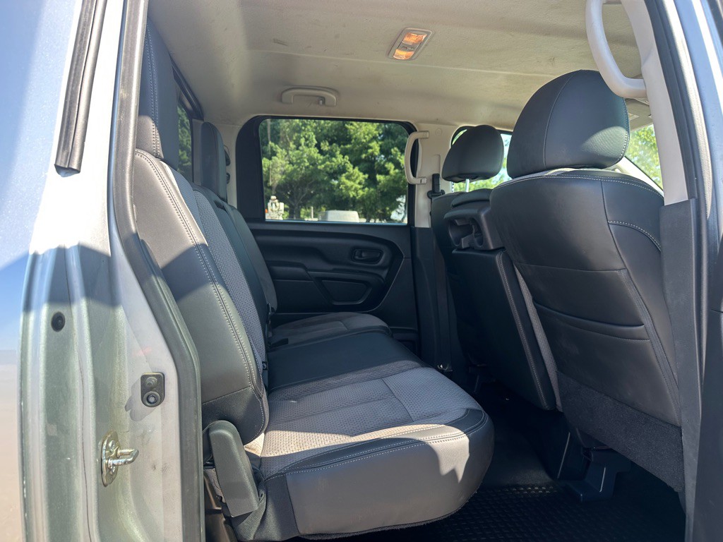 2018 Nissan Titan Image 8