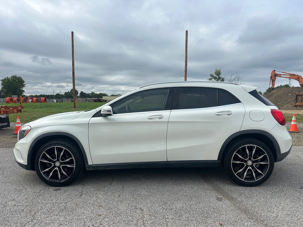2016 Mercedes-Benz GLA-Class Image 2