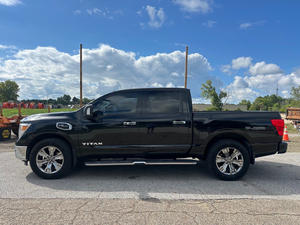 2017 Nissan Titan Image 2