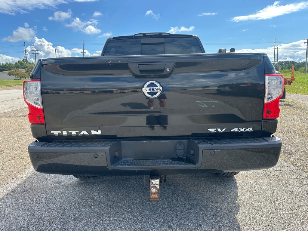 2017 Nissan Titan Image 3