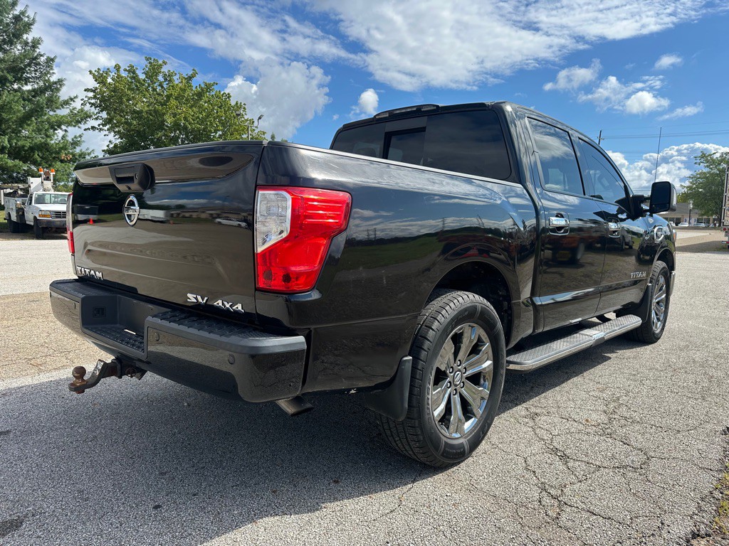 2017 Nissan Titan Image 4
