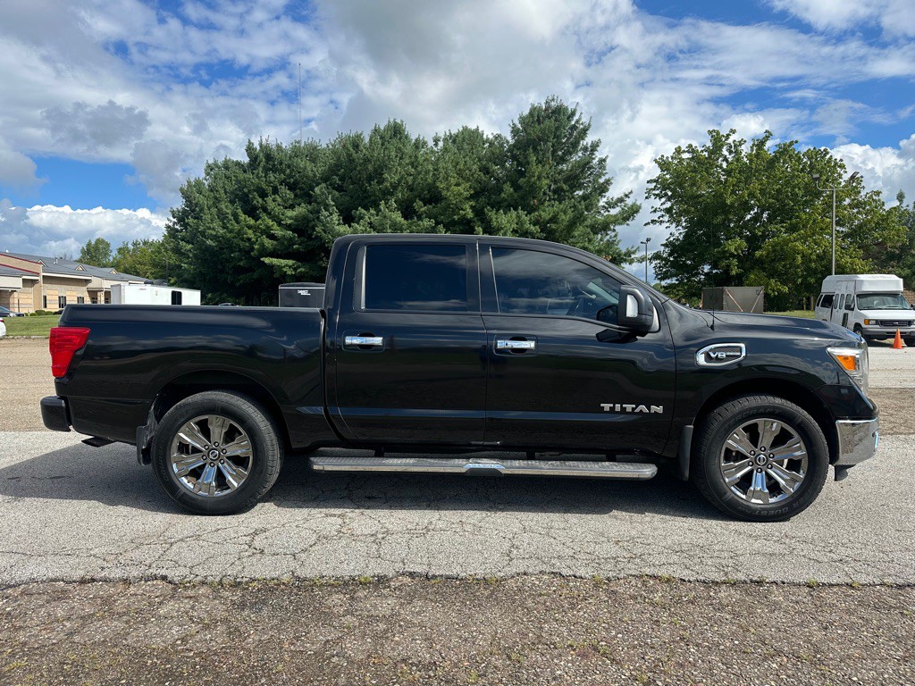 2017 Nissan Titan Image 6