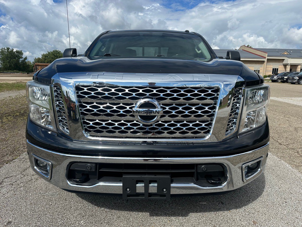2017 Nissan Titan Image 7