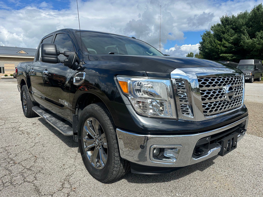 2017 Nissan Titan Image 8