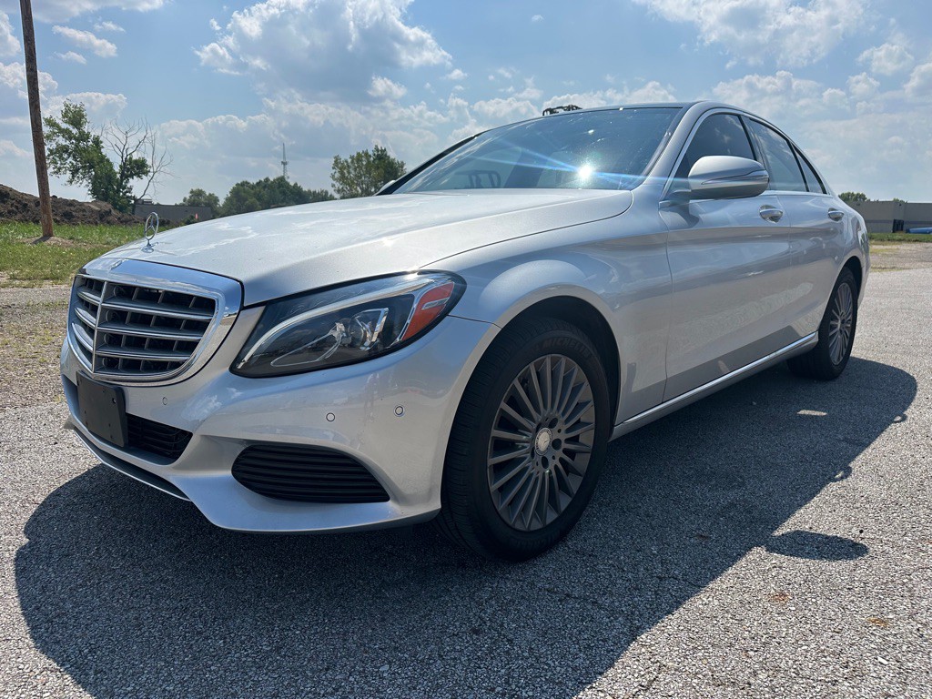 2015 Mercedes-Benz C-Class Image 1