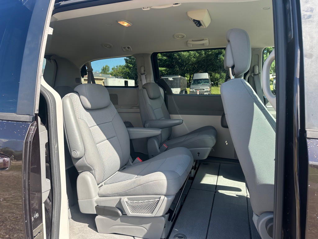 2010 Dodge Grand Caravan Image 8