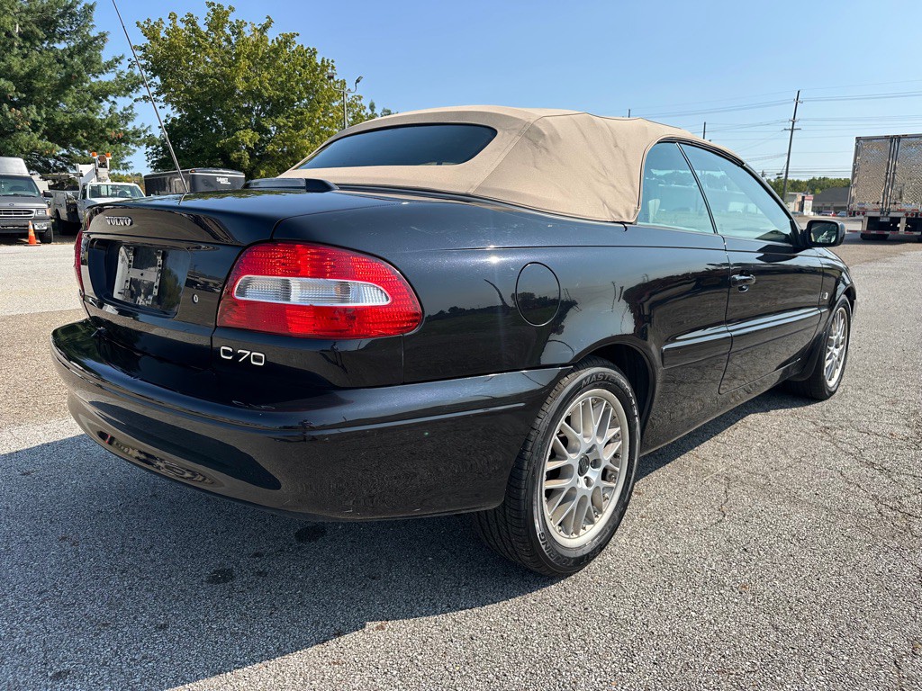 2004 Volvo C70 Image 2