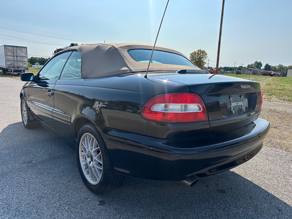 2004 Volvo C70 Image 3