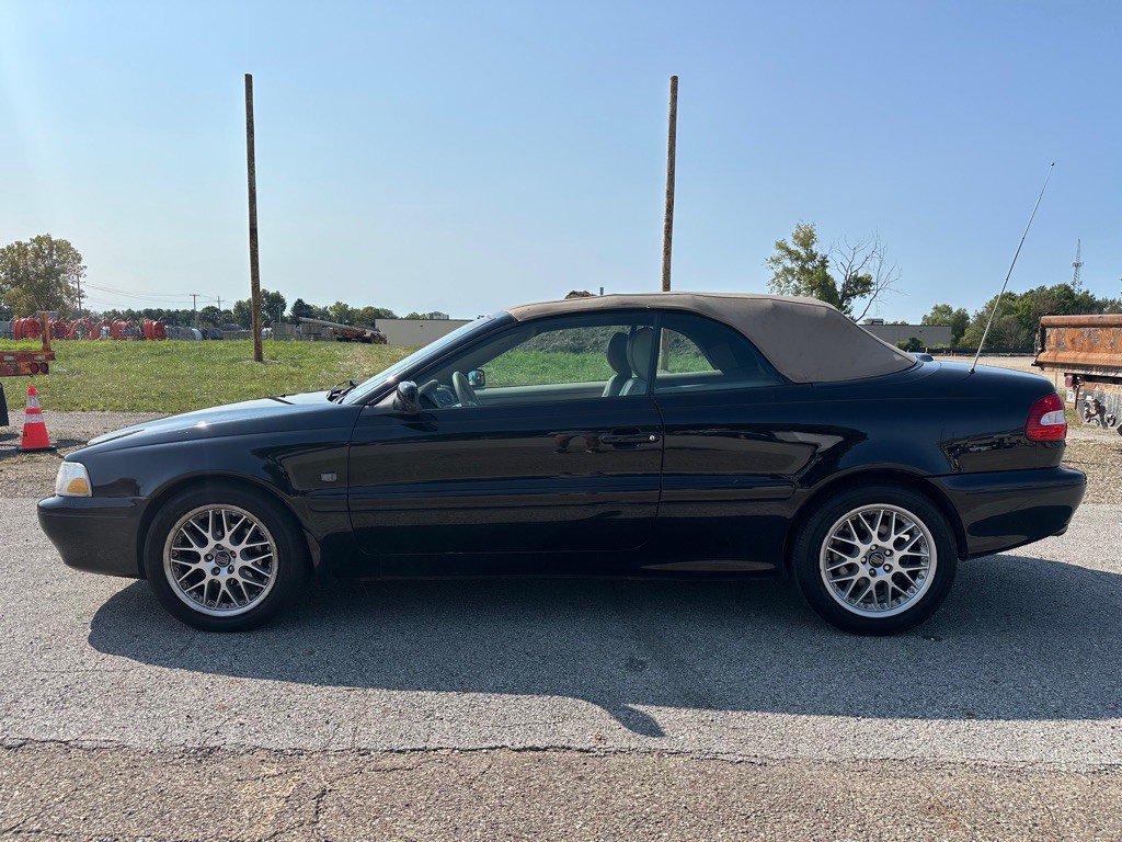 2004 Volvo C70 Image 4