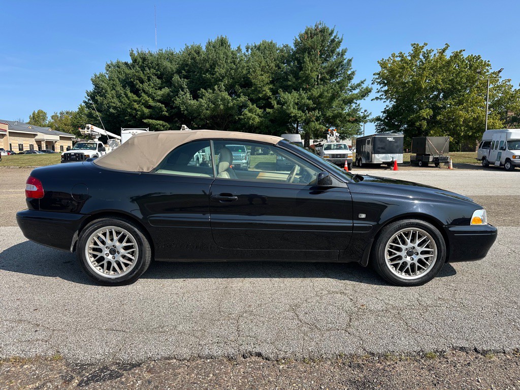 2004 Volvo C70 Image 6