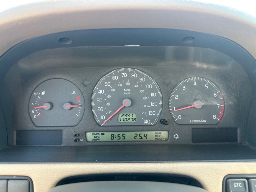 2004 Volvo C70 Image 12