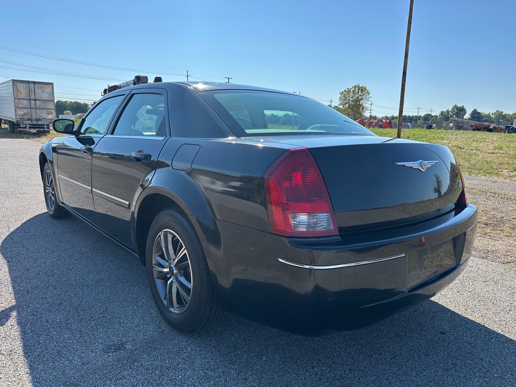 2007 Chrysler 300 Image 3