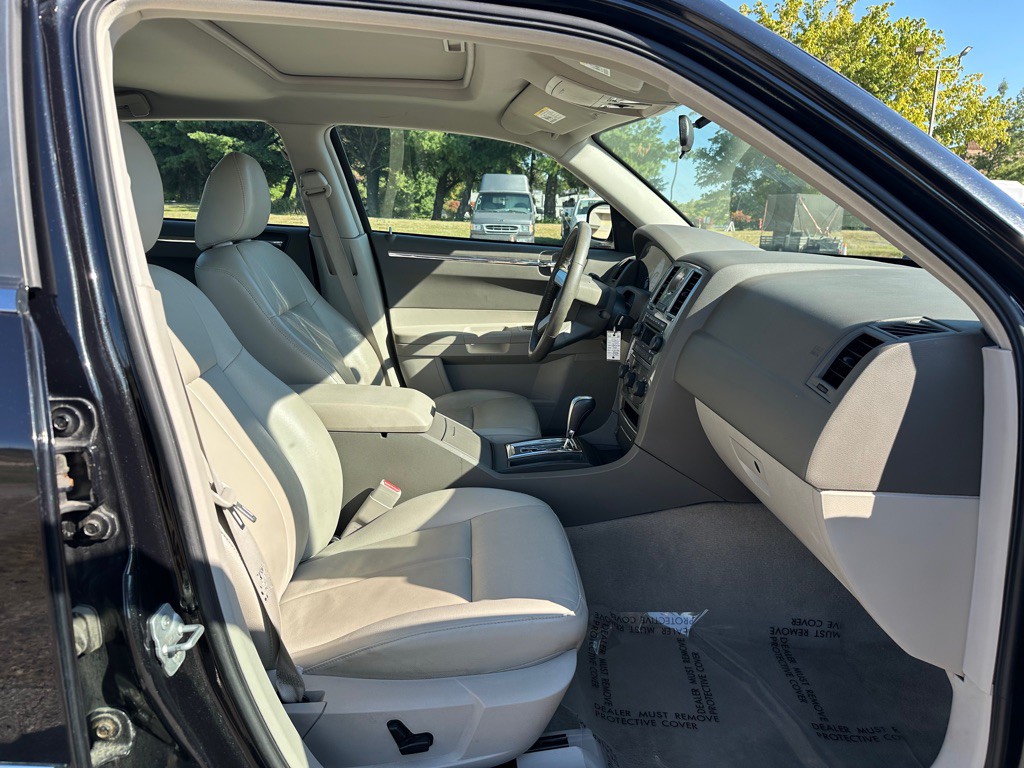 2007 Chrysler 300 Image 7