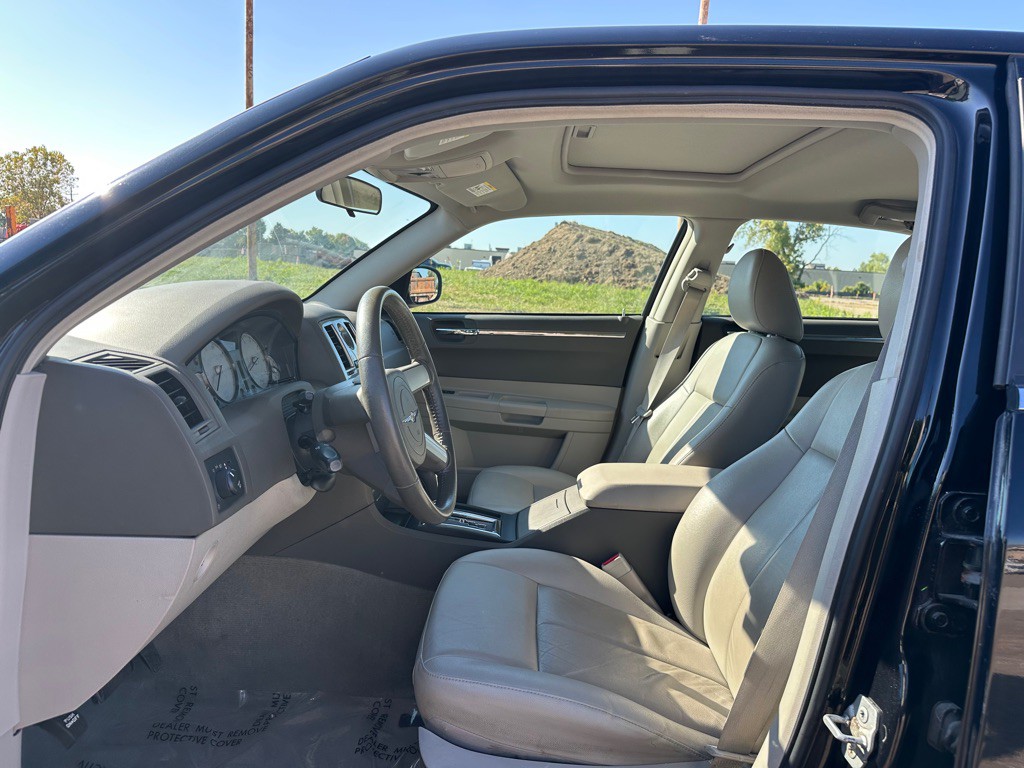 2007 Chrysler 300 Image 10