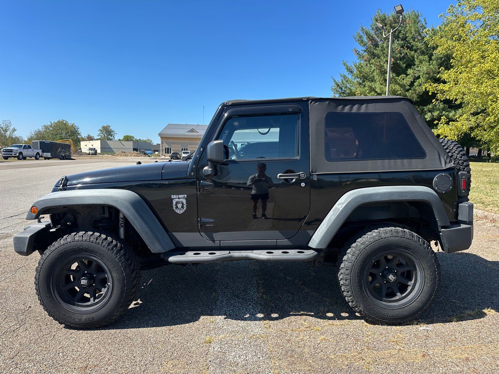 2011 Jeep Wrangler Image 2