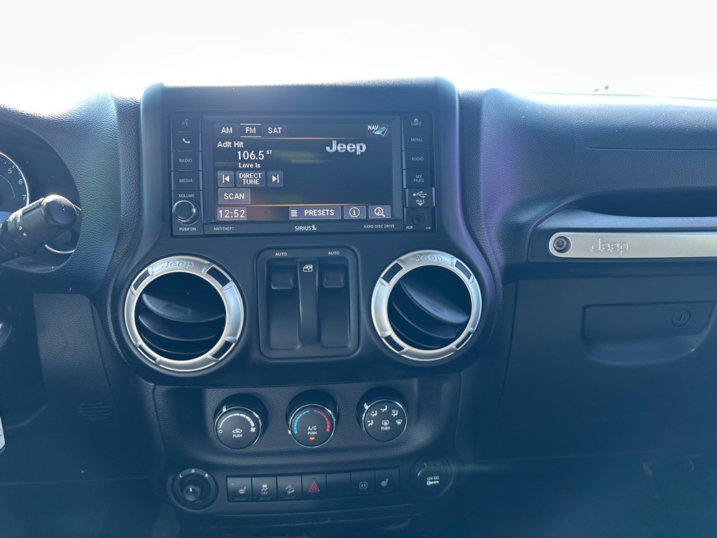 2011 Jeep Wrangler Image 13