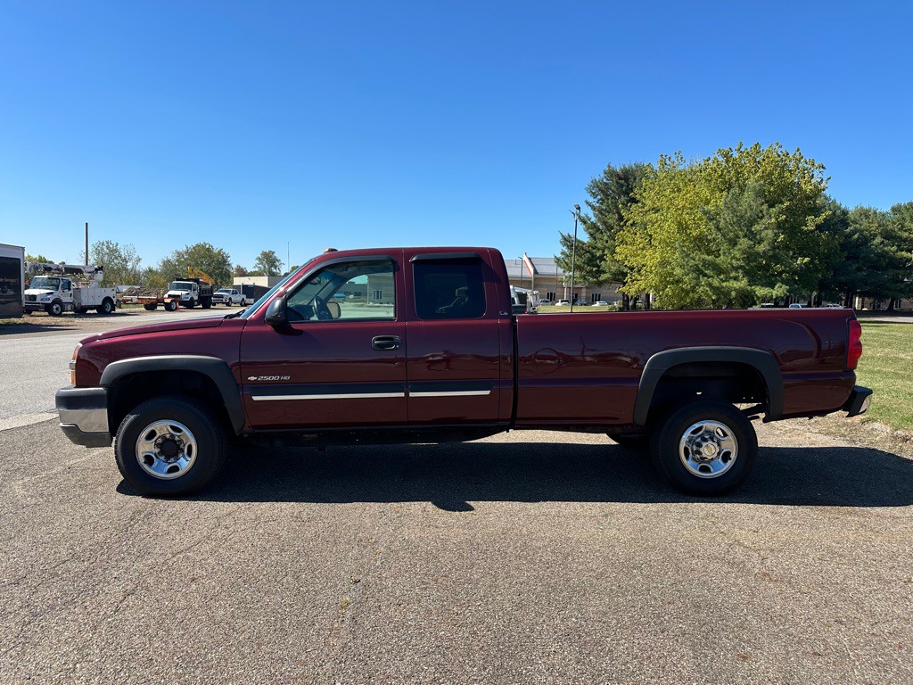 2003 Chevrolet Silverado 1500 Image 2