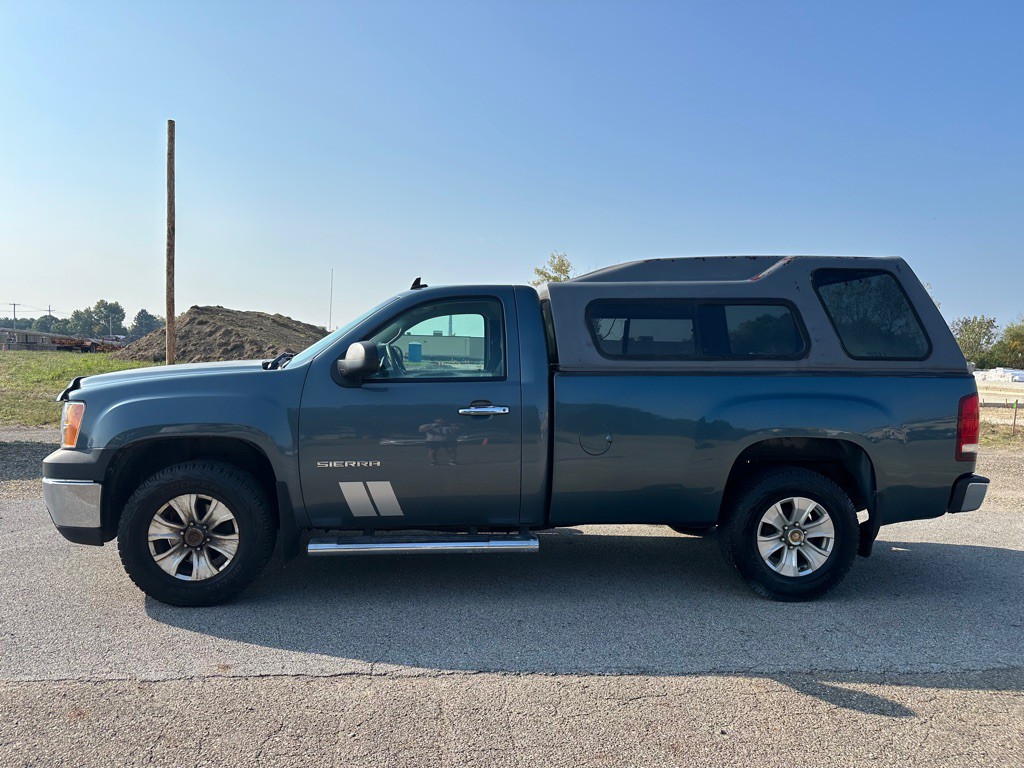 2011 GMC Sierra Image 2