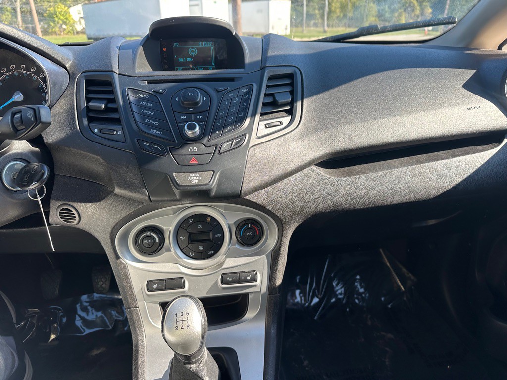 2014 Ford Fiesta Image 12