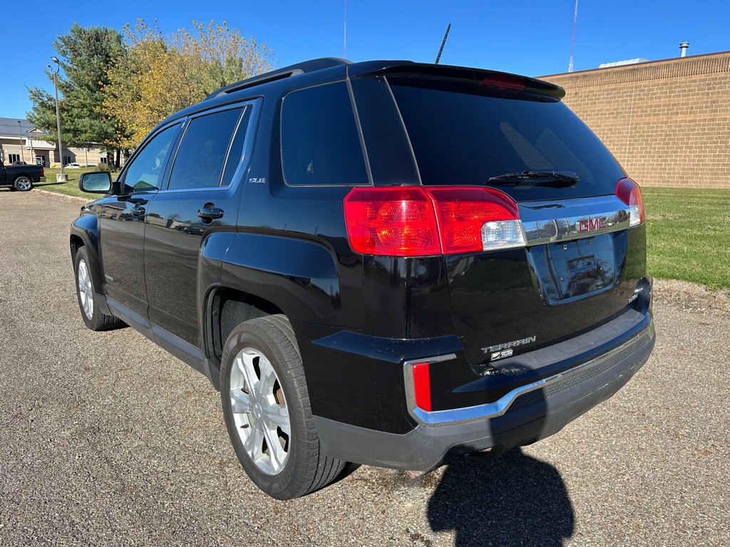 2017 GMC Terrain Image 2