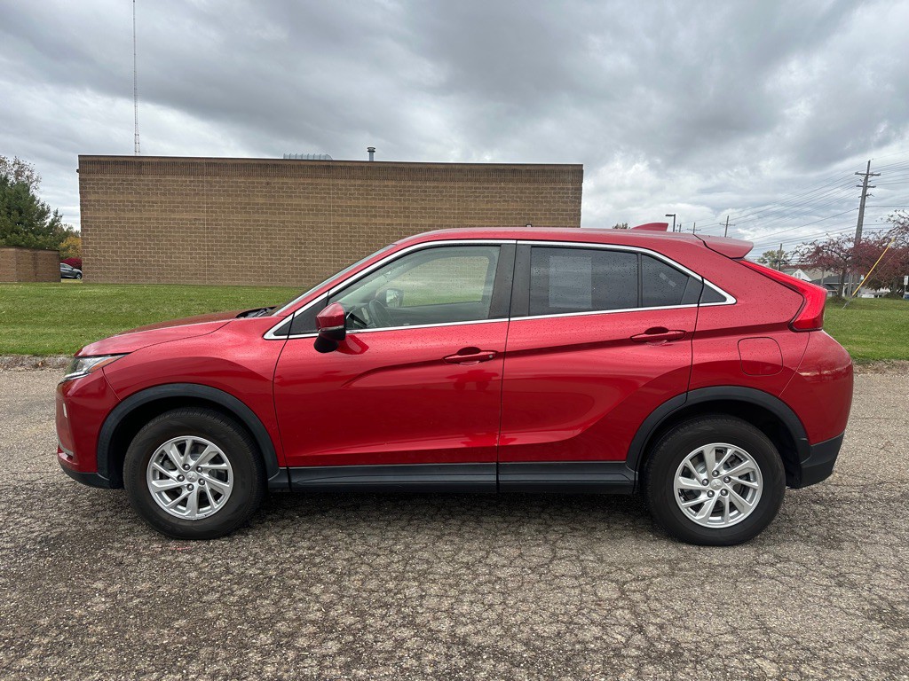 2018 Mitsubishi Eclipse Image 2