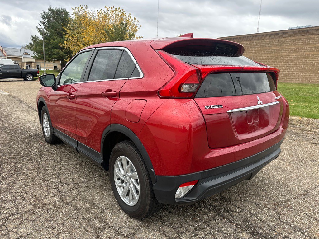 2018 Mitsubishi Eclipse Image 3