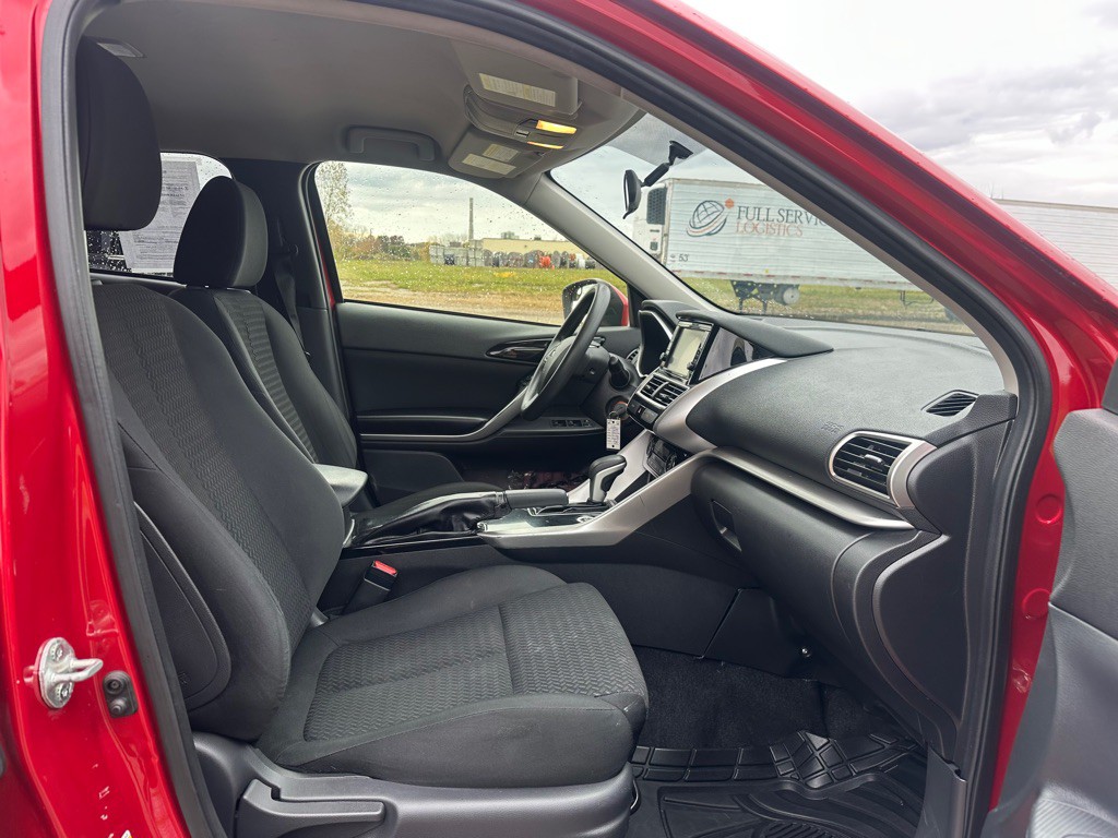 2018 Mitsubishi Eclipse Image 9