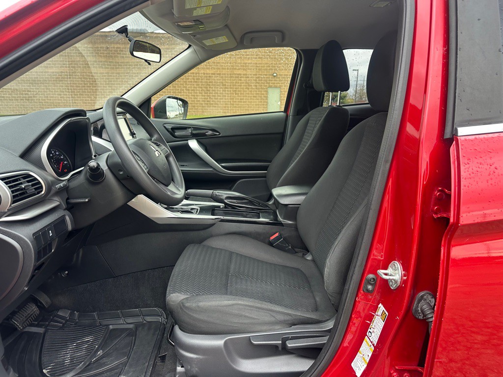 2018 Mitsubishi Eclipse Image 12