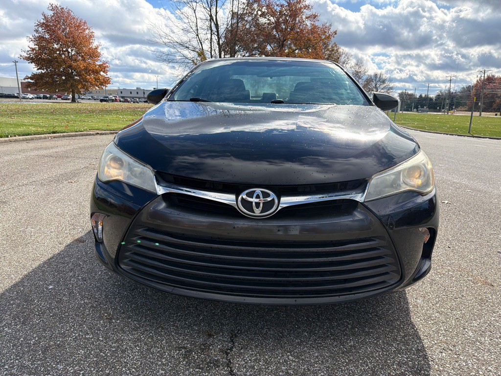 2016 Toyota Camry Image 2