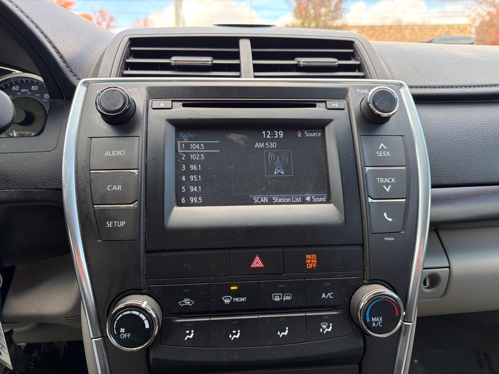 2016 Toyota Camry Image 9