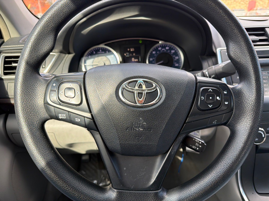 2016 Toyota Camry Image 12