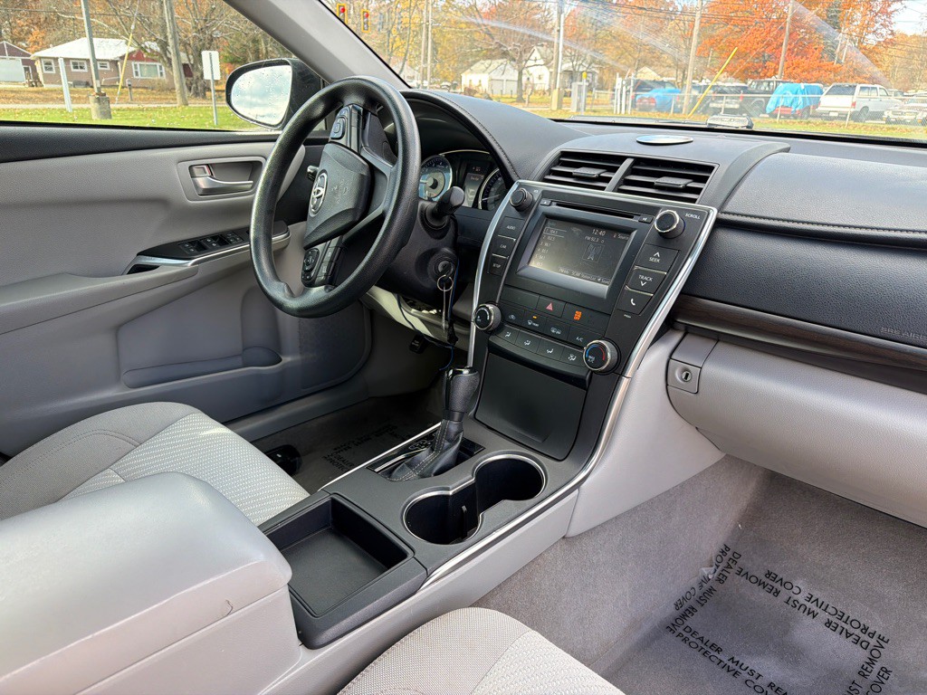 2016 Toyota Camry Image 15