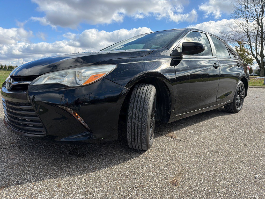 2016 Toyota Camry Image 19