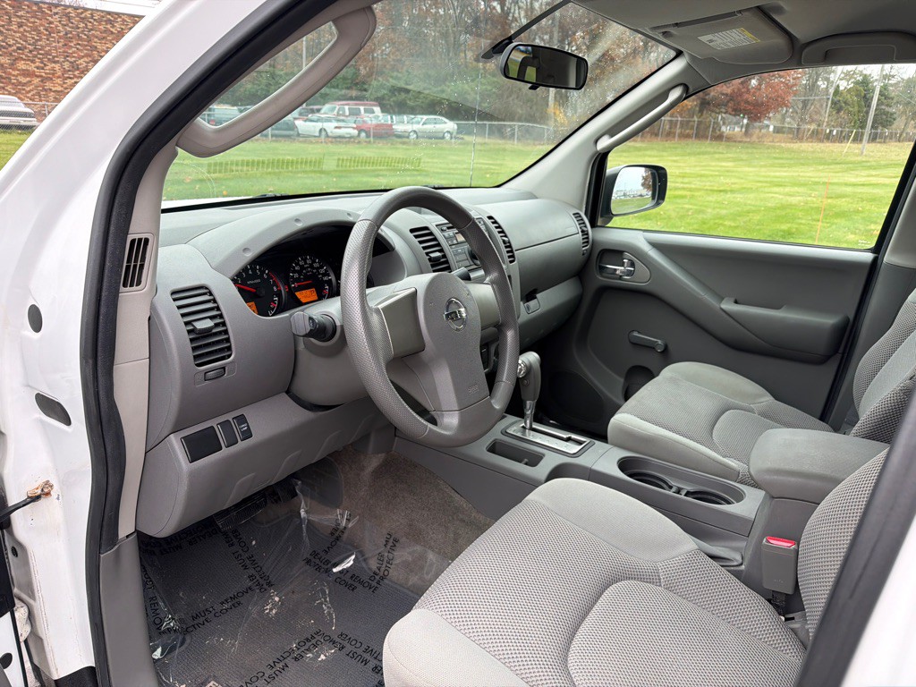 2011 Nissan Frontier Image 9