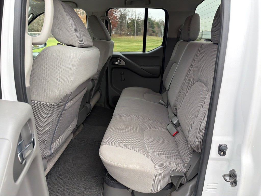 2011 Nissan Frontier Image 11