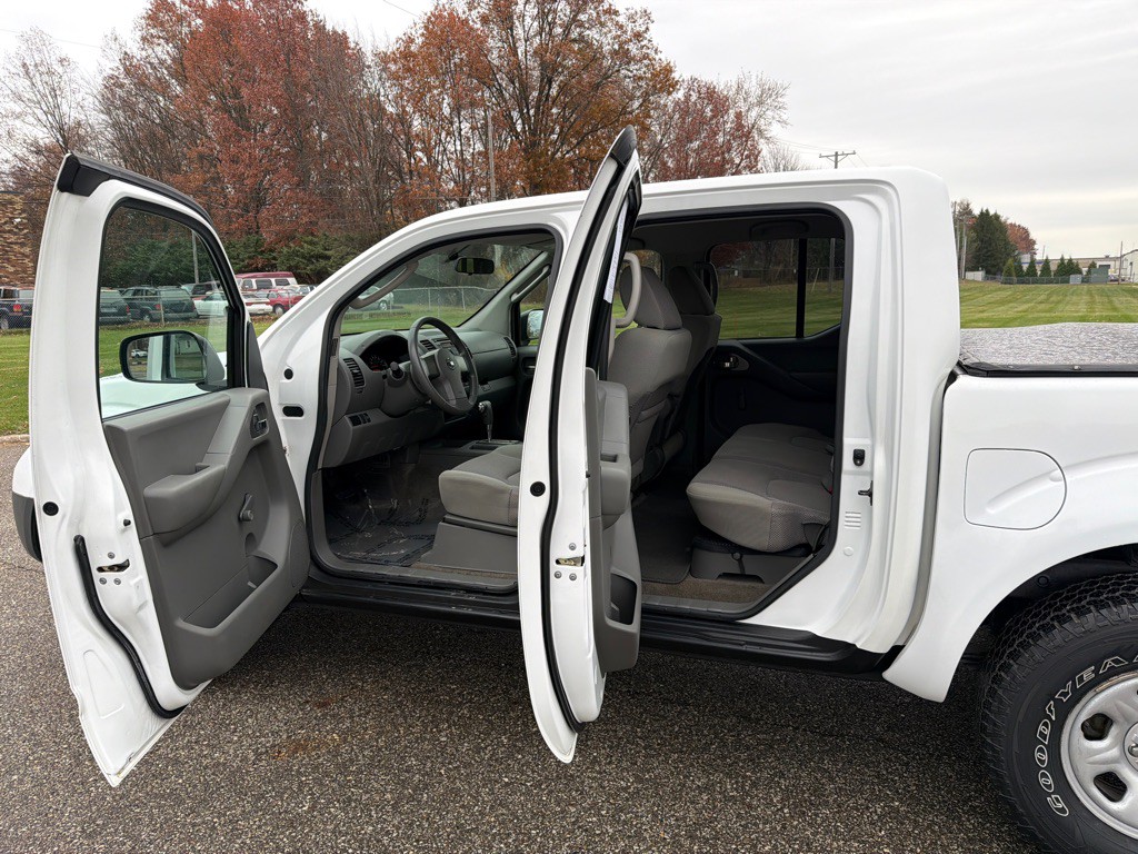2011 Nissan Frontier Image 12