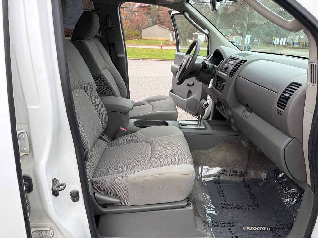 2011 Nissan Frontier Image 14