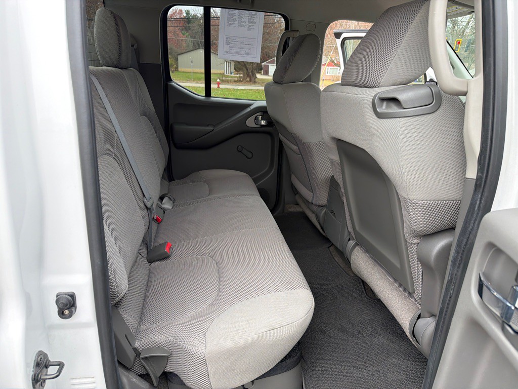 2011 Nissan Frontier Image 15