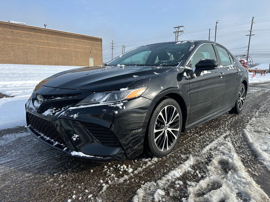 2019 Toyota Camry Image 1