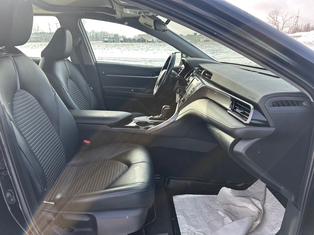 2019 Toyota Camry Image 9