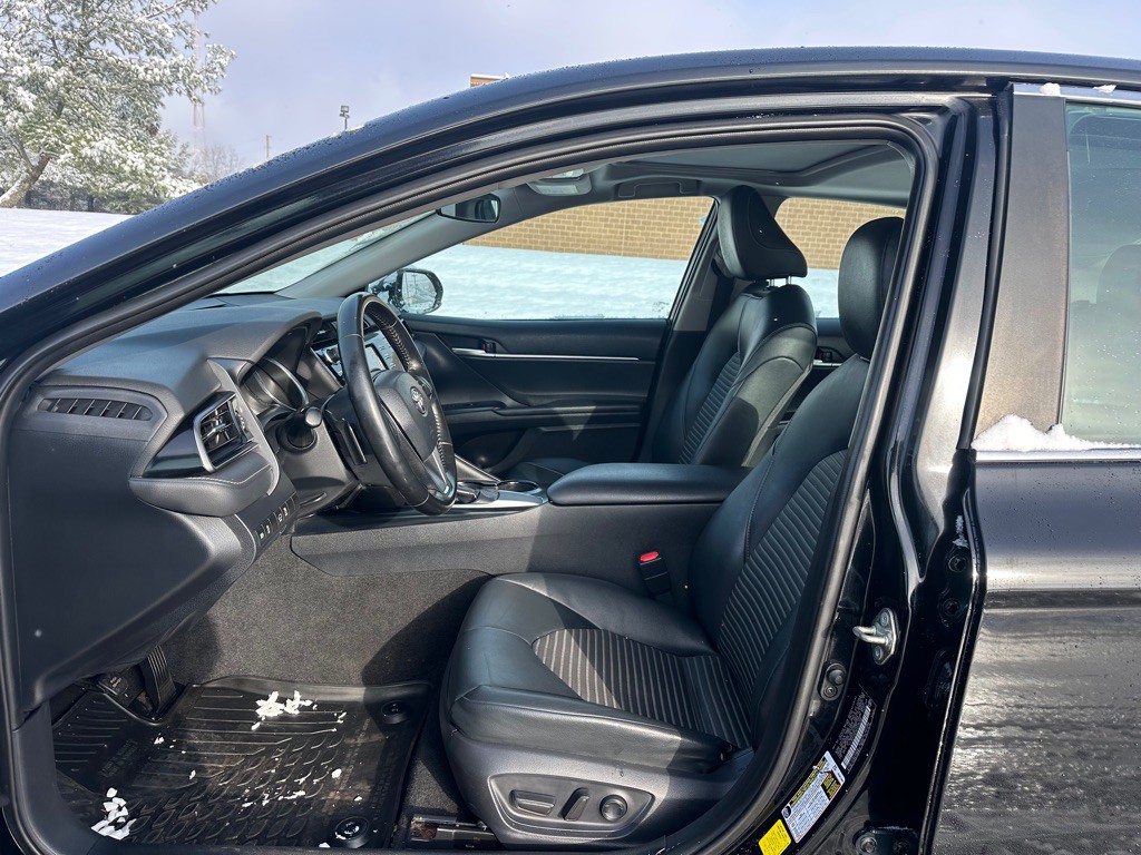 2019 Toyota Camry Image 10