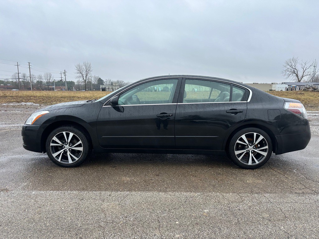 2010 Nissan Altima Image 2