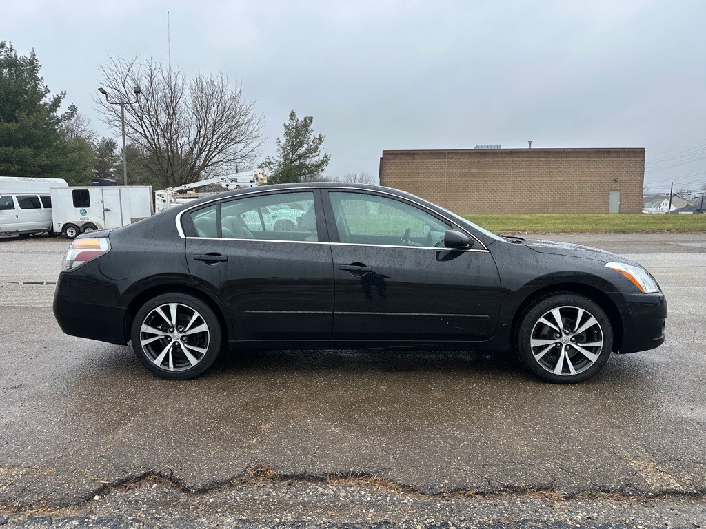 2010 Nissan Altima Image 4