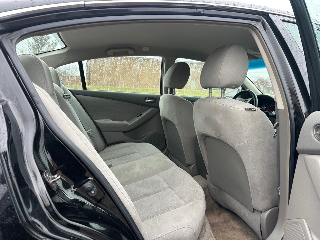 2010 Nissan Altima Image 7