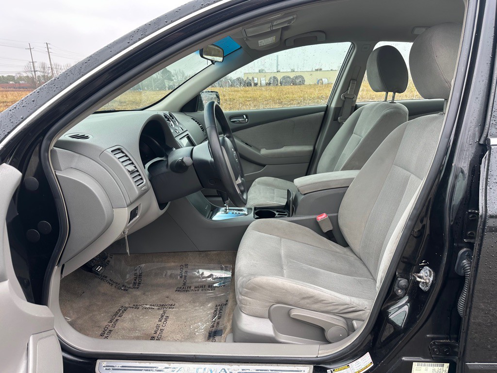 2010 Nissan Altima Image 9