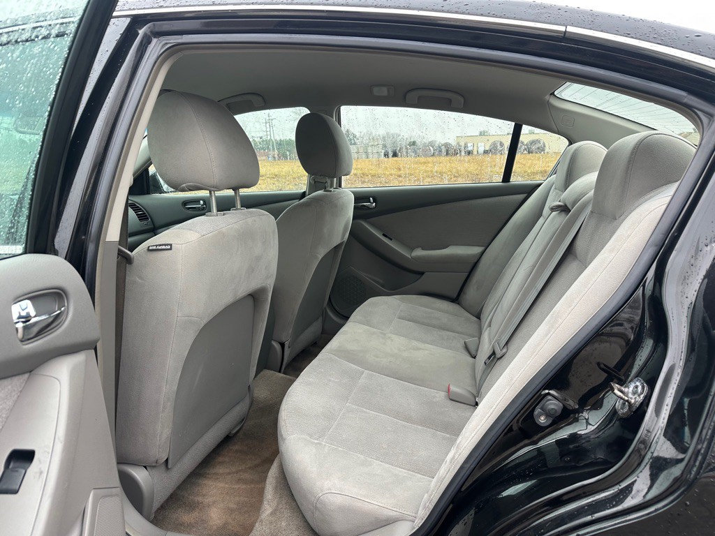 2010 Nissan Altima Image 10