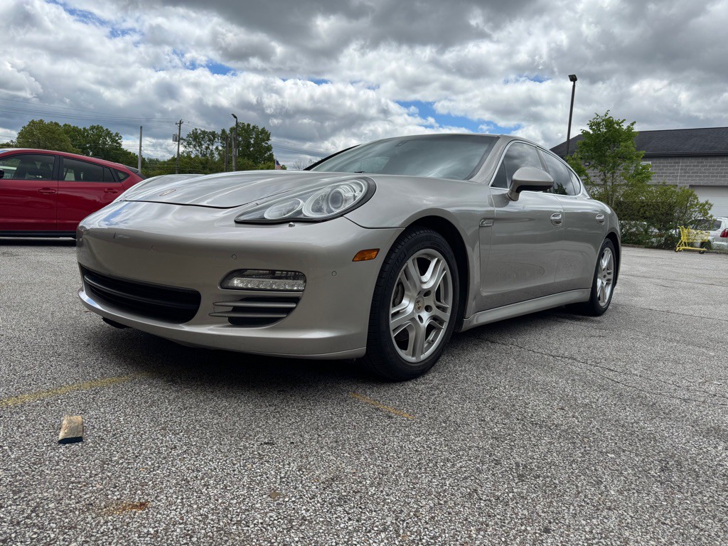 2012 Porsche Panamera Image 1