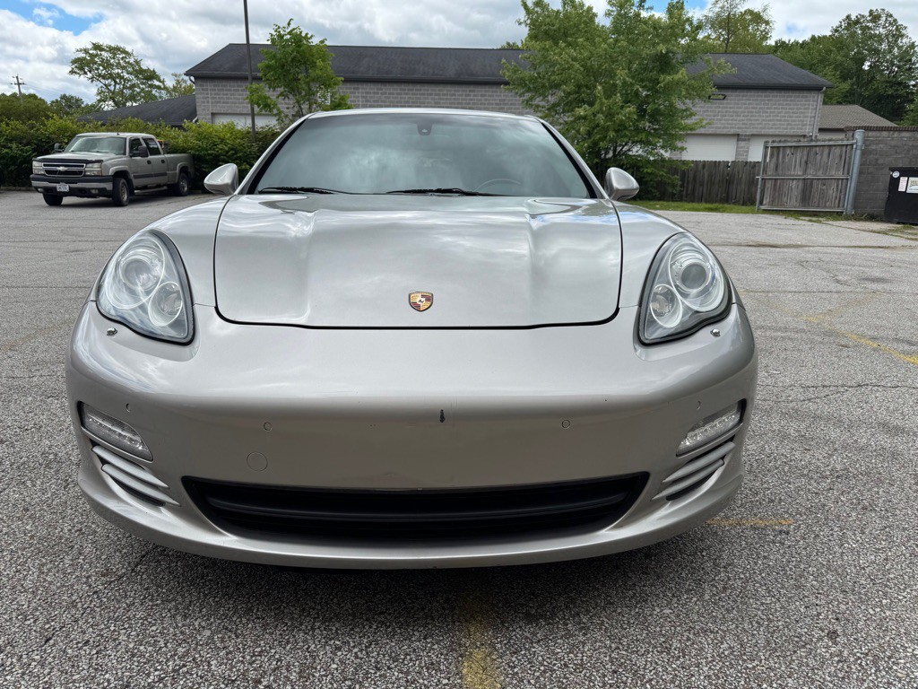2012 Porsche Panamera Image 2