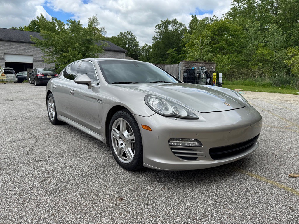 2012 Porsche Panamera Image 3