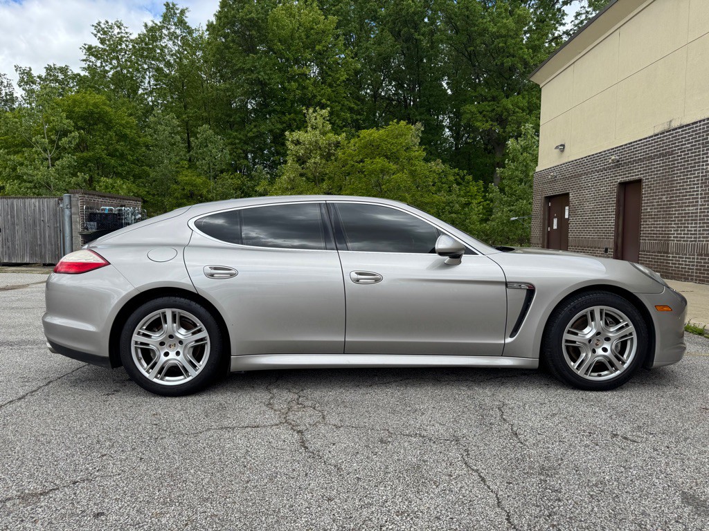 2012 Porsche Panamera Image 4